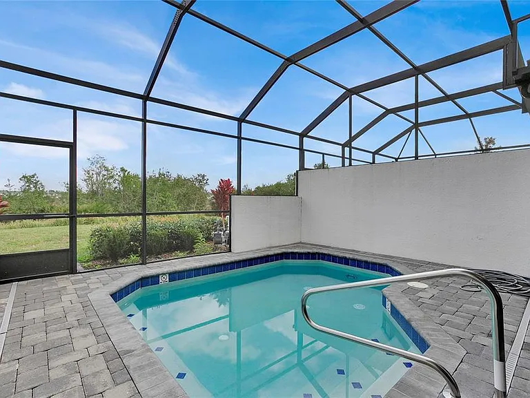 486 Captiva Dr — Photo 2