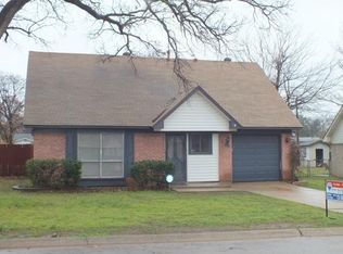 725 W Cedar St, Hurst, TX 76053