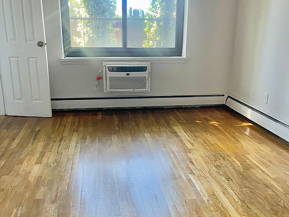 5th image of 410 Irvington Ave #1B