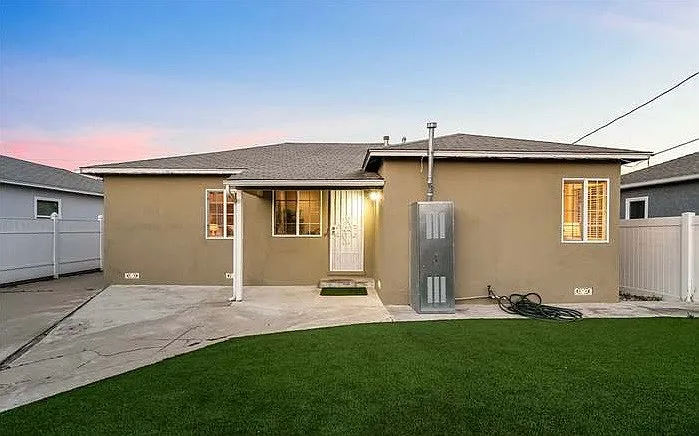14913 Roxton Ave — Photo 16