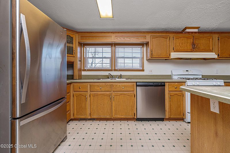 2nd image of 193 Horton Road