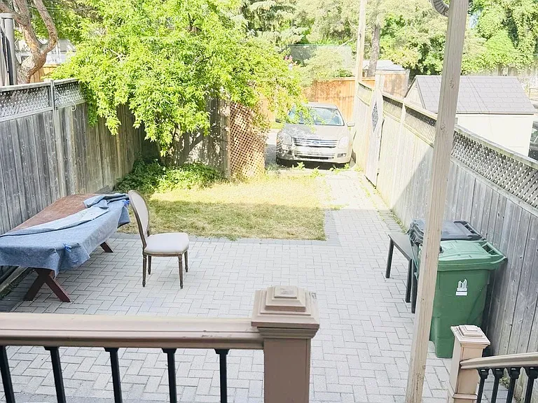 383 Coxwell Ave #MAIN UPPER — Photo 36
