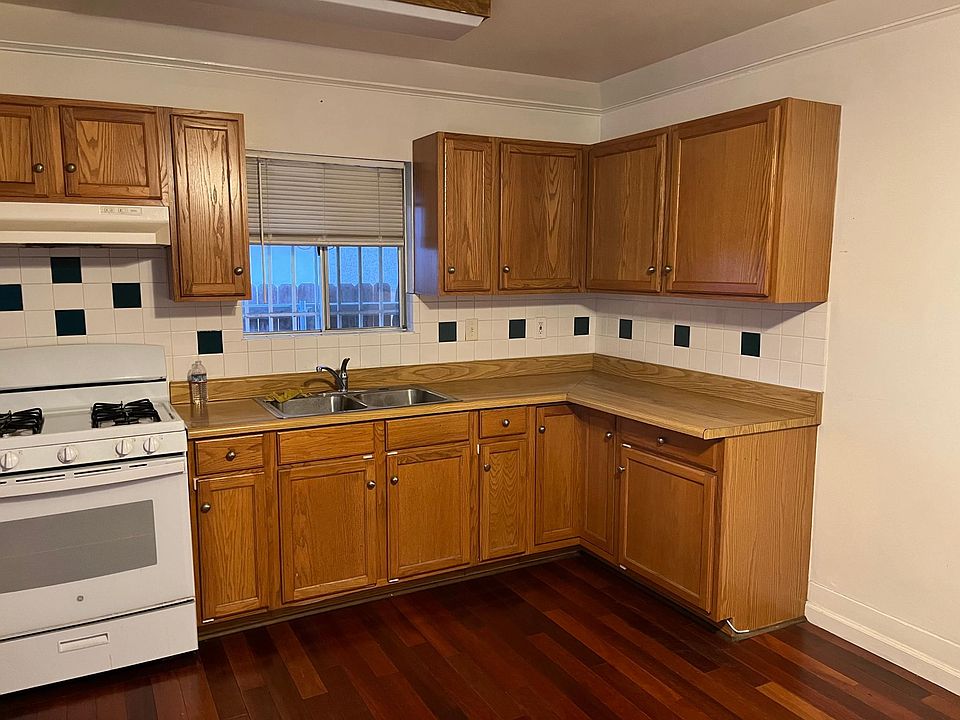 2nd image of 317 N Saint Andrews Pl