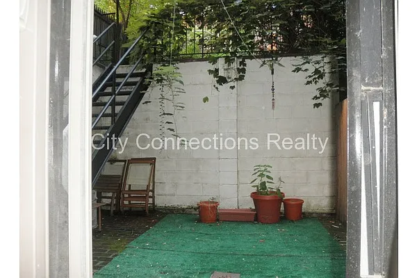 Rented by City Connections Realty | media 28