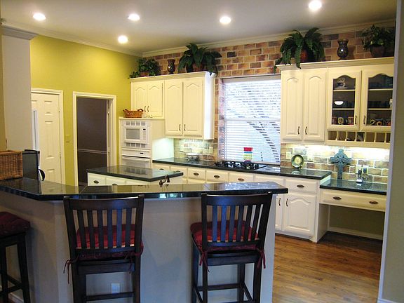 5th image of 2716 Barrington Dr