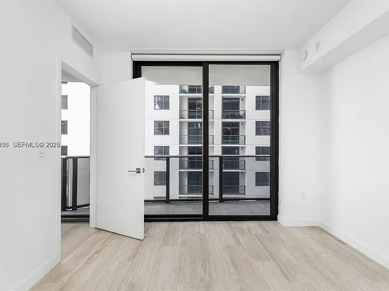 49 SW 9th St — Photo 10