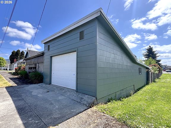 2nd image of 432 Cedar St