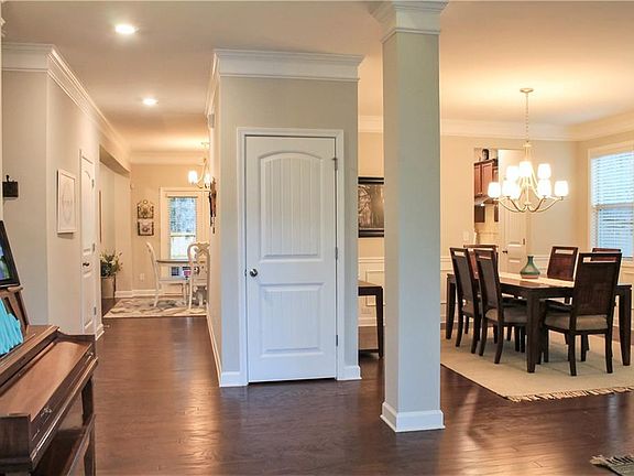 4th image of 283 Edinburgh Ln