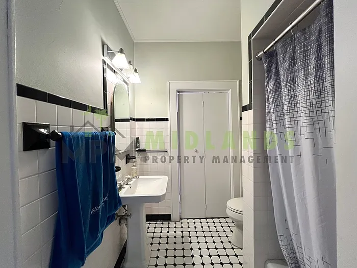 2417 Clark St — Photo 35