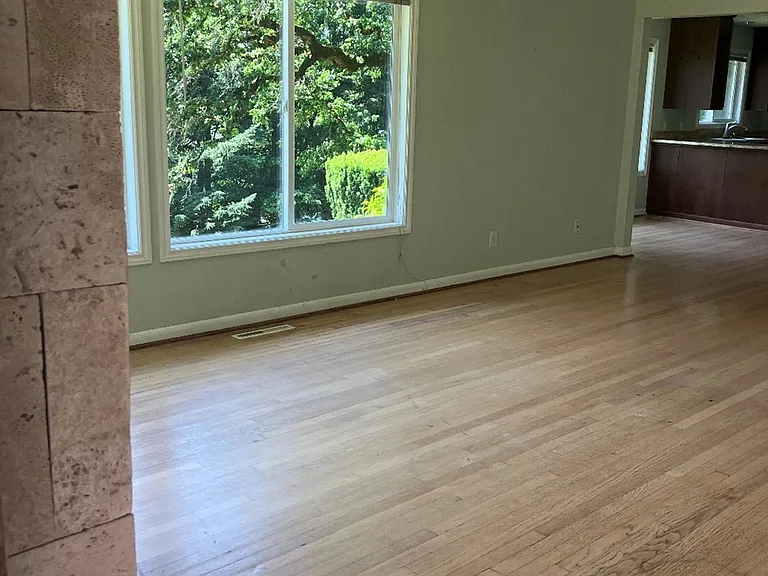 10400 SE Hillcrest Dr — Photo 4