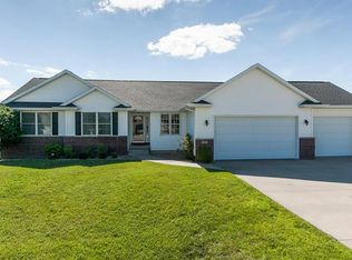 231 Driftwood Cir, Palo, IA 52324