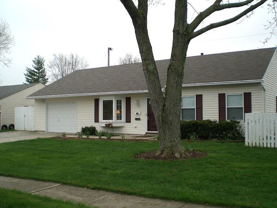 2 Car Driveway, Beautifully Kept Yard