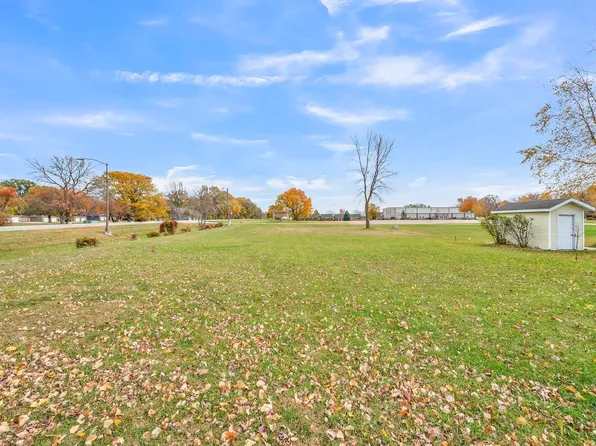 Sanborn Ave, Okoboji, IA 51355