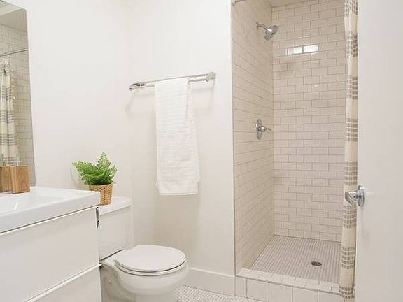 4th image of 306 N Bonnie Brae St APT 7