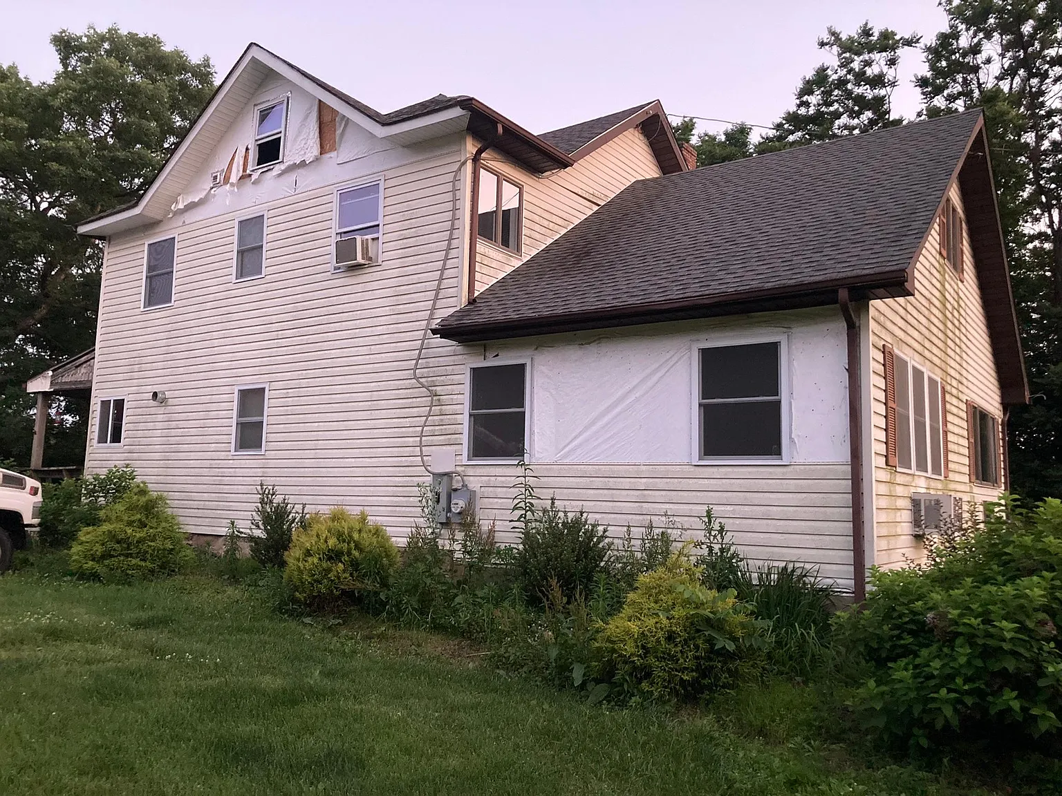 5 bed, 3960 sqft, $2,900 — Photo 2