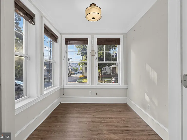 21 E Redman Ave — Photo 9