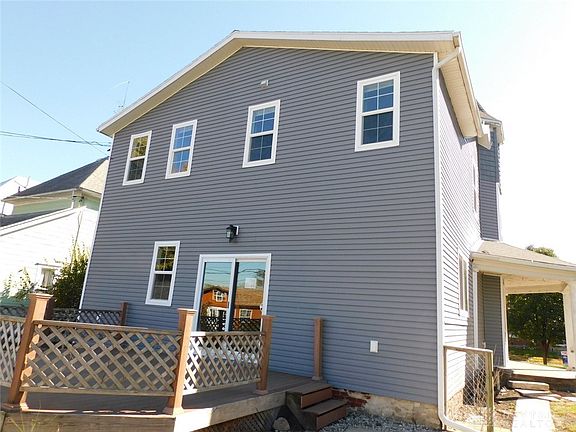 3rd image of 516 E 3rd St