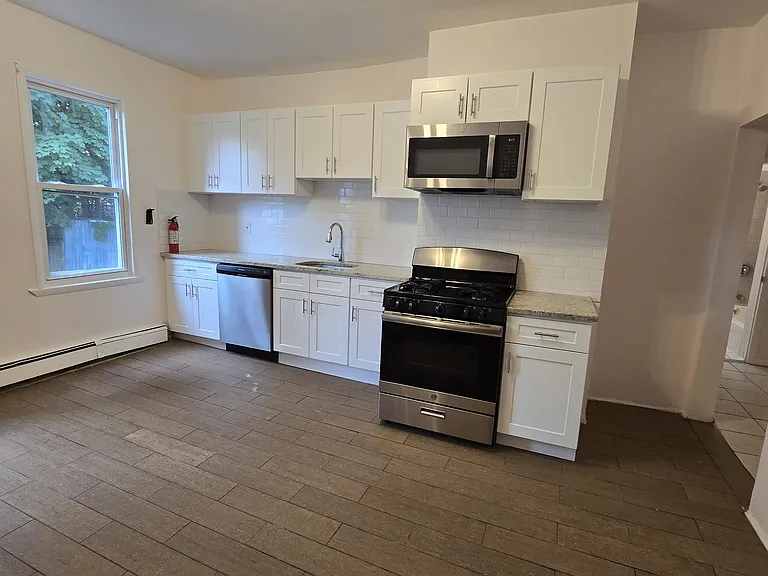 79 Eaton Pl #1 — Photo 5