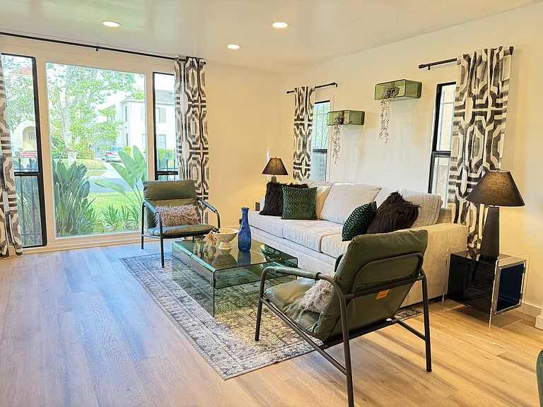 1235 S Longwood Ave #1235 — Photo 4