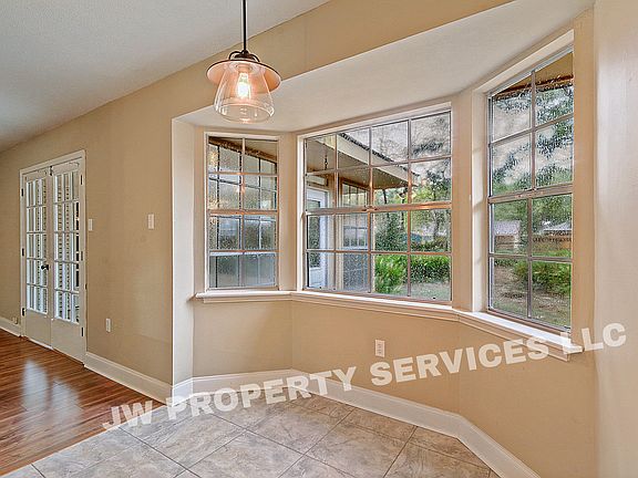 5th image of 1915 S Jahncke Ave