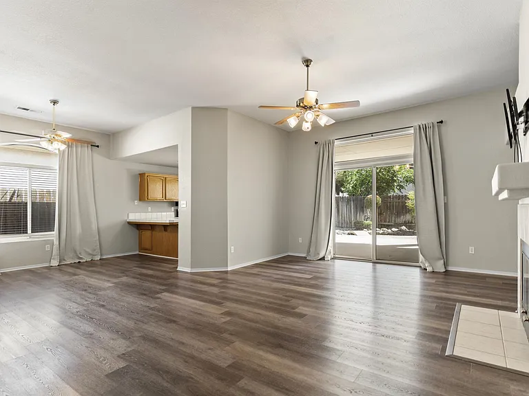 10621 Tivoli Ct — Photo 5