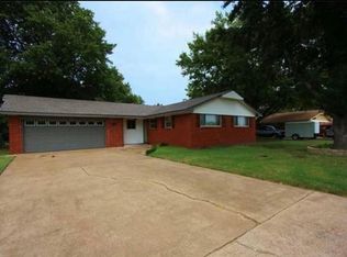 812 SW 24th St, El Reno, OK 73036
