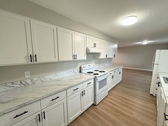 2nd image of 3287 SE Maple St