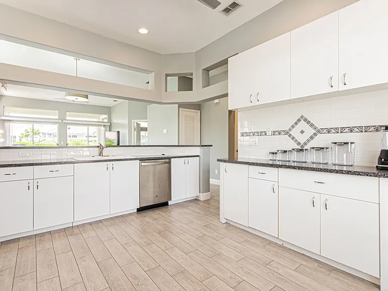 12855 Devonshire Lakes Cir — Photo 8