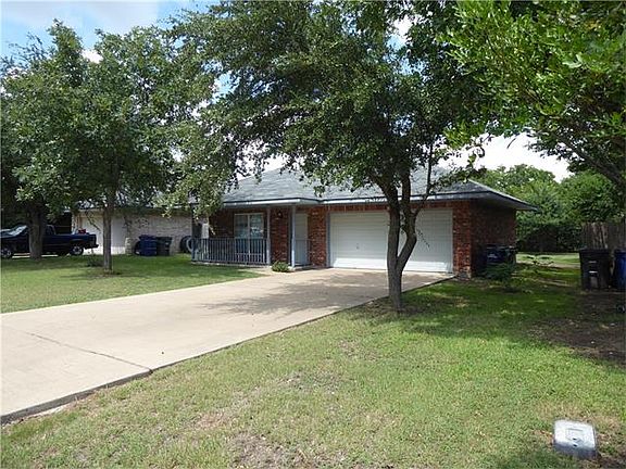 3rd image of 424 Bent Wood Dr
