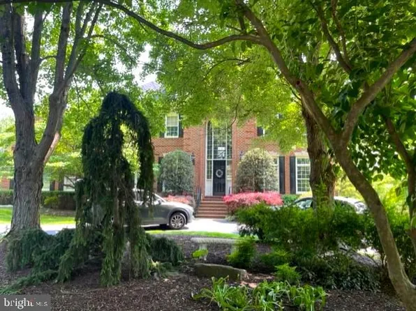 786 Stephanie Cir, Great Falls, VA 22066