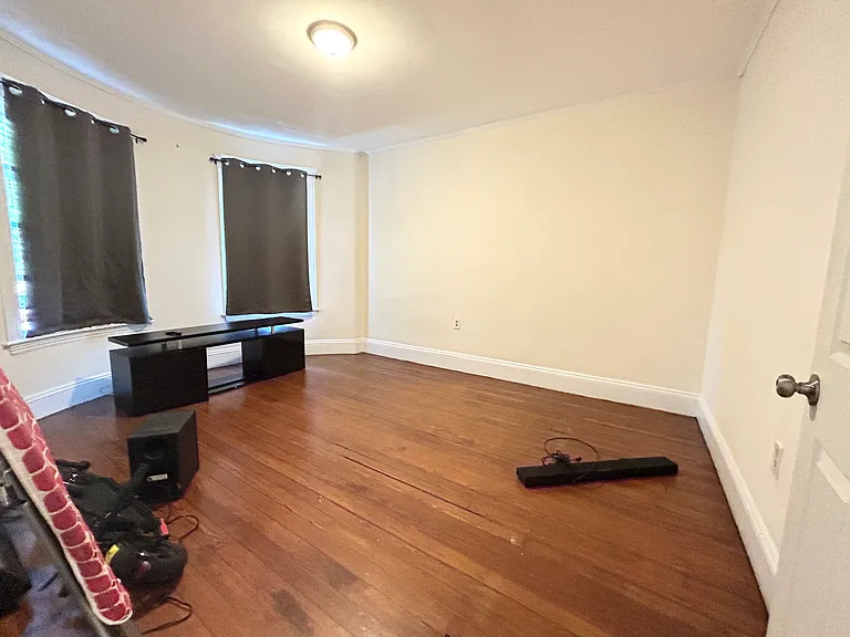 692 Columbia Rd #2L — Photo 4