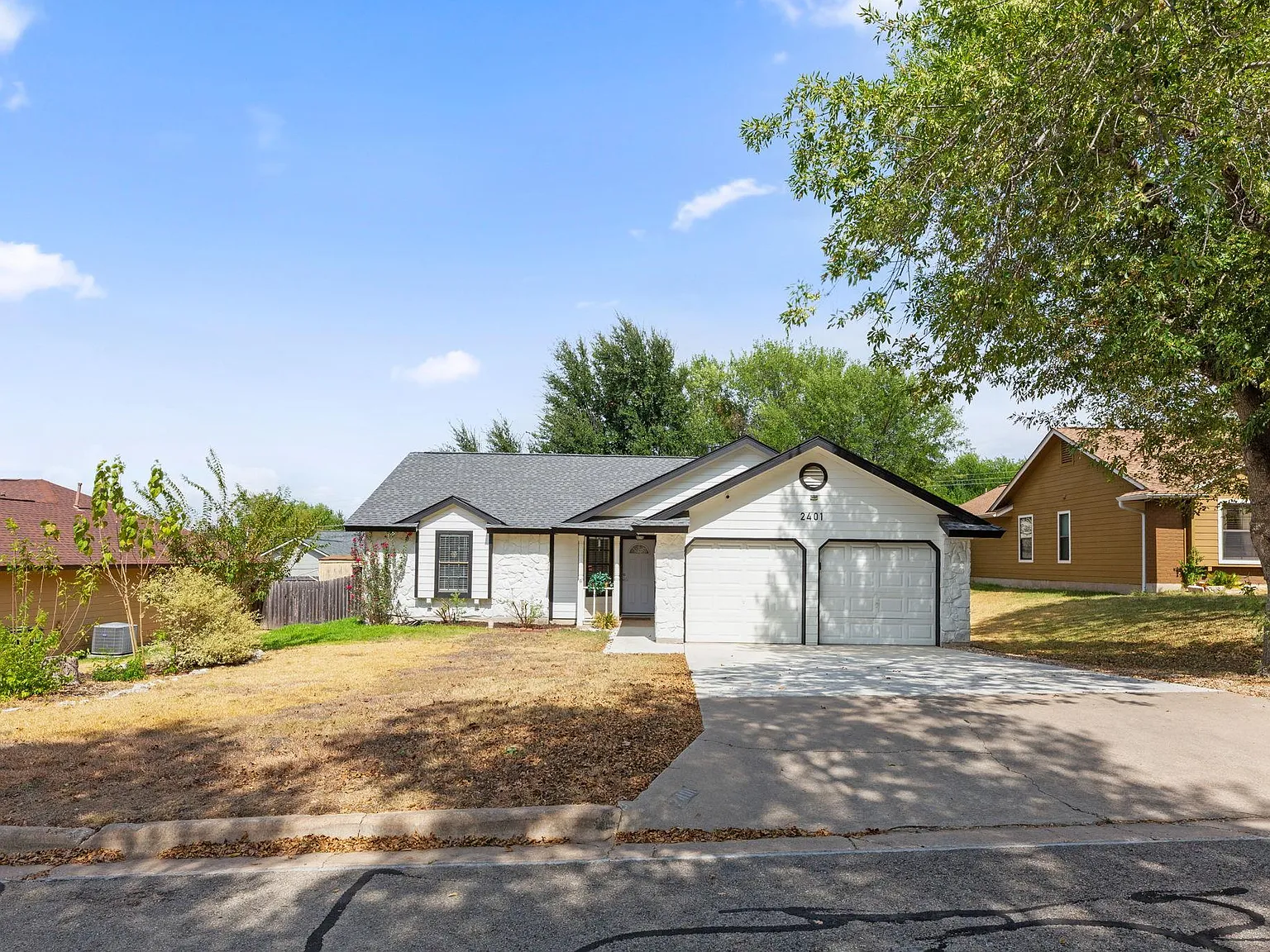 3 bed, 2.0 bath, 1334 sqft, $2,000 — Photo 3