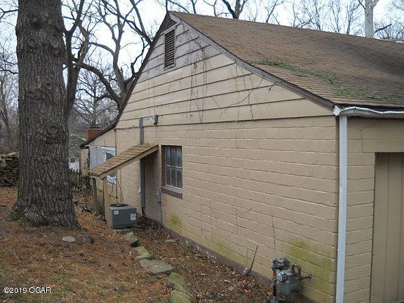 2nd image of 1609 S Olive St