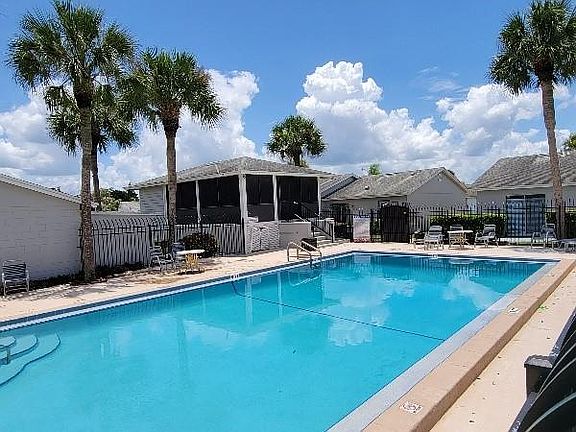 5th image of 121 Lake Villa Way #121