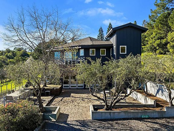 2nd image of 23121 Vineyard Road