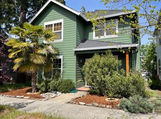 30 Logan Way, Talent, OR 97540