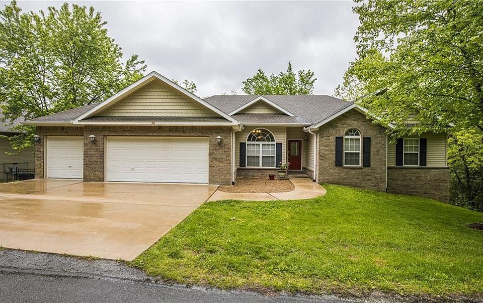 1st image of 26 Latshaw Dr