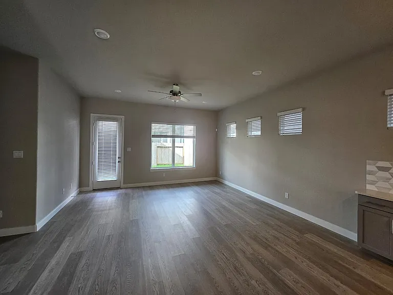 3005 Heights Blvd — Photo 3