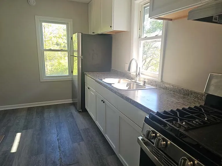 250 Anderson Ave — Photo 14