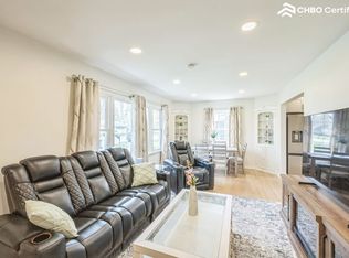 521 Jefferson Ave, Chesterton, IN 46304