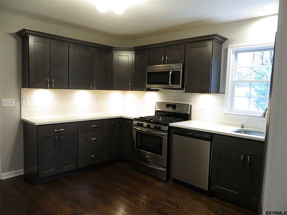 4th image of 5 Dennis Ave