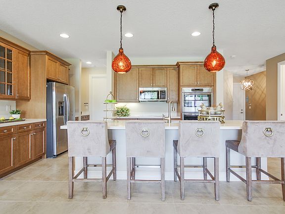 Breakfast bar at kitchen island