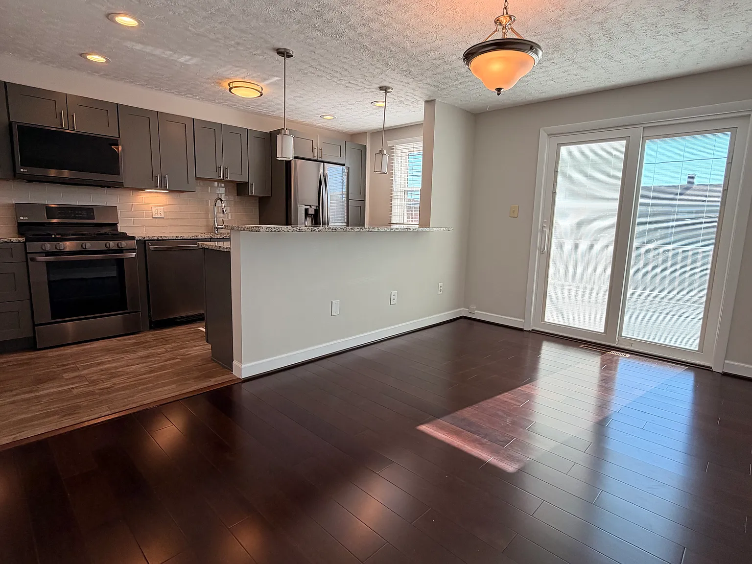 1129 Circle Dr — Photo 3