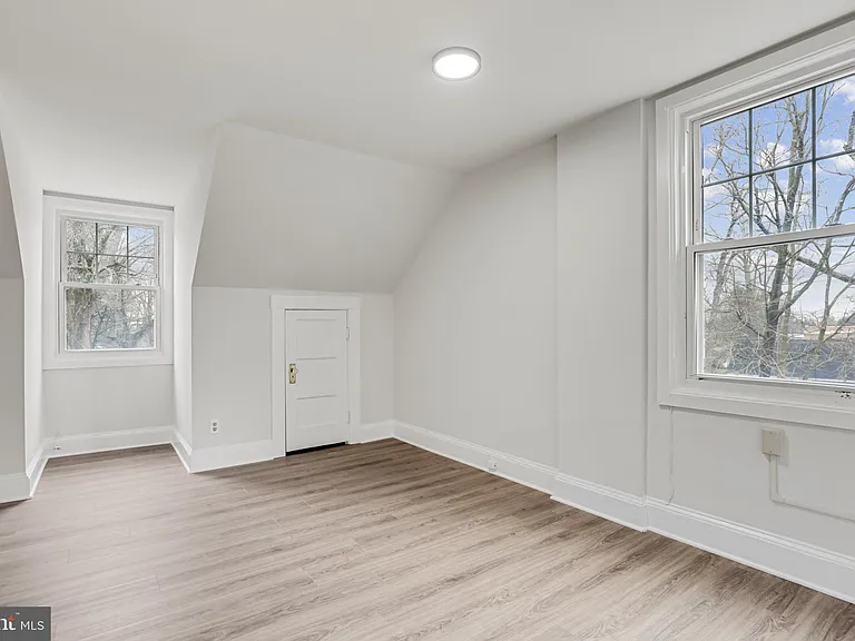 707 N Hickory Ave #3 — Photo 5