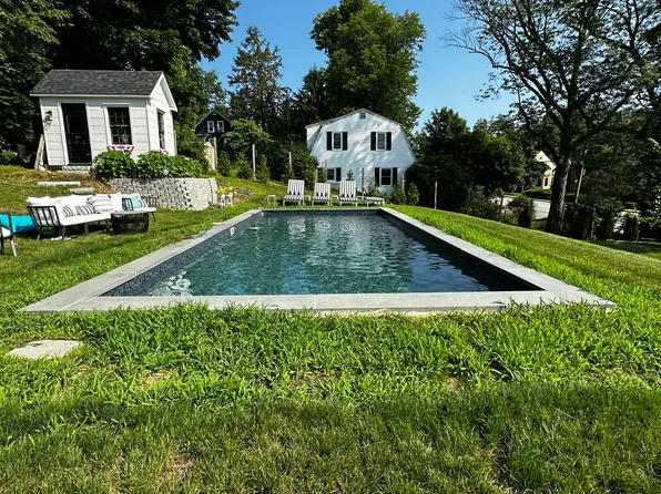 62 Whipple Rd, Kittery, ME 03904