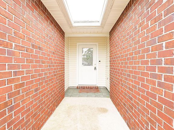 2nd image of 38 Kathleen Dr