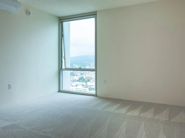 Second bedroom with views of the mountains.