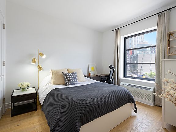 3rd image of 1333 Jackson Ave #4E