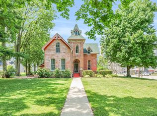 404 S Charter St, Monticello, IL 61856