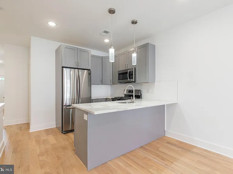 2412 W Master St #A — Photo 6